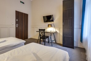 Desk, iron/ironing board, rollaway beds, free WiFi - Sentral Apartments (Katowice)