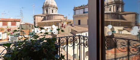 Appartement Confort, 2 chambres, cuisine (Via di Grotta Pinta, 10 - Int. 11) | Balcon