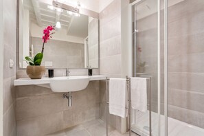 Apartment, 1 Bedroom, Kitchenette (Via di Grotta Pinta, 10 - Int. 4) | Bathroom | Shower, free toiletries, hair dryer, bidet