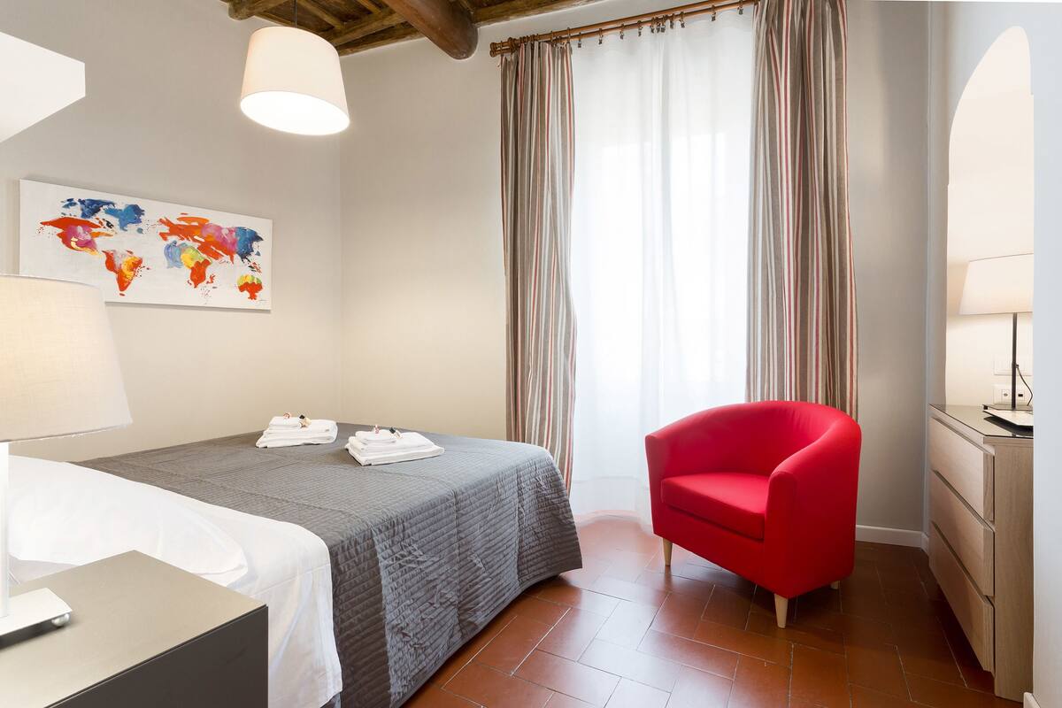 Apartment, 1 Bedroom (Via di Grotta Pinta, 10 - Int. 9) | Desk, iron/ironing board, cribs (free), WiFi (free)