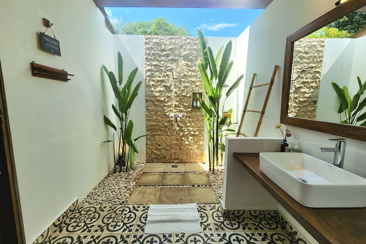 julu suite | bathroom | shower, free toiletries, hair dryer, bathrobes