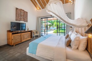 A bedroom with a bed, a TV, a wooden cabinet, and a view of the outdoors. - Wilsons Retreat (Gili Trawangan)