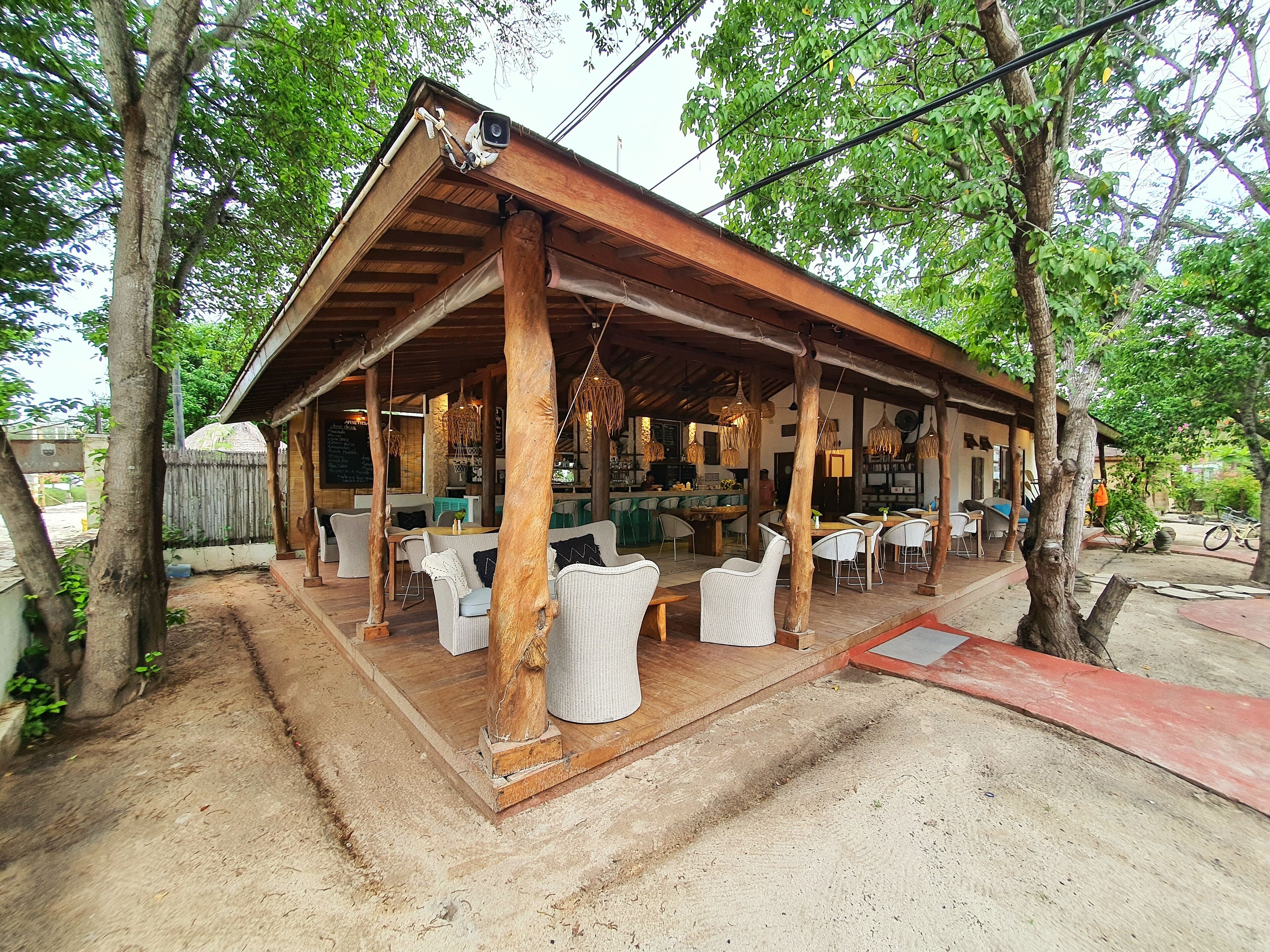 breakfast, lunch, dinner served; local and international cuisine