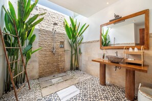 Villa, 2 Bedrooms, Private Pool (Dayan Gunung) | Bathroom | Shower, free toiletries, hair dryer, bathrobes - Wilsons Retreat (Gili Trawangan)