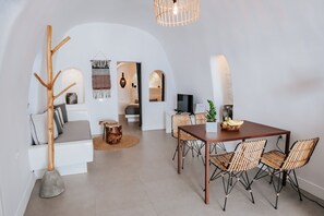 Grand-Villa, Whirlpool (Outdoor) | Wohnbereich | Flachbildfernseher