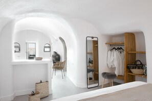 Free WiFi, bed sheets - Virginia's Cave Villas (Santorini)