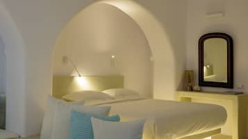 Suite (Melpomeni) | Premium bedding, in-room safe, individually furnished, desk