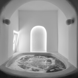 Suite (Melpomeni) | Jetted bathtub - Mykonos Moussa Suites (Mykonos)