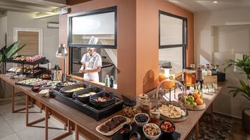 Free daily buffet breakfast