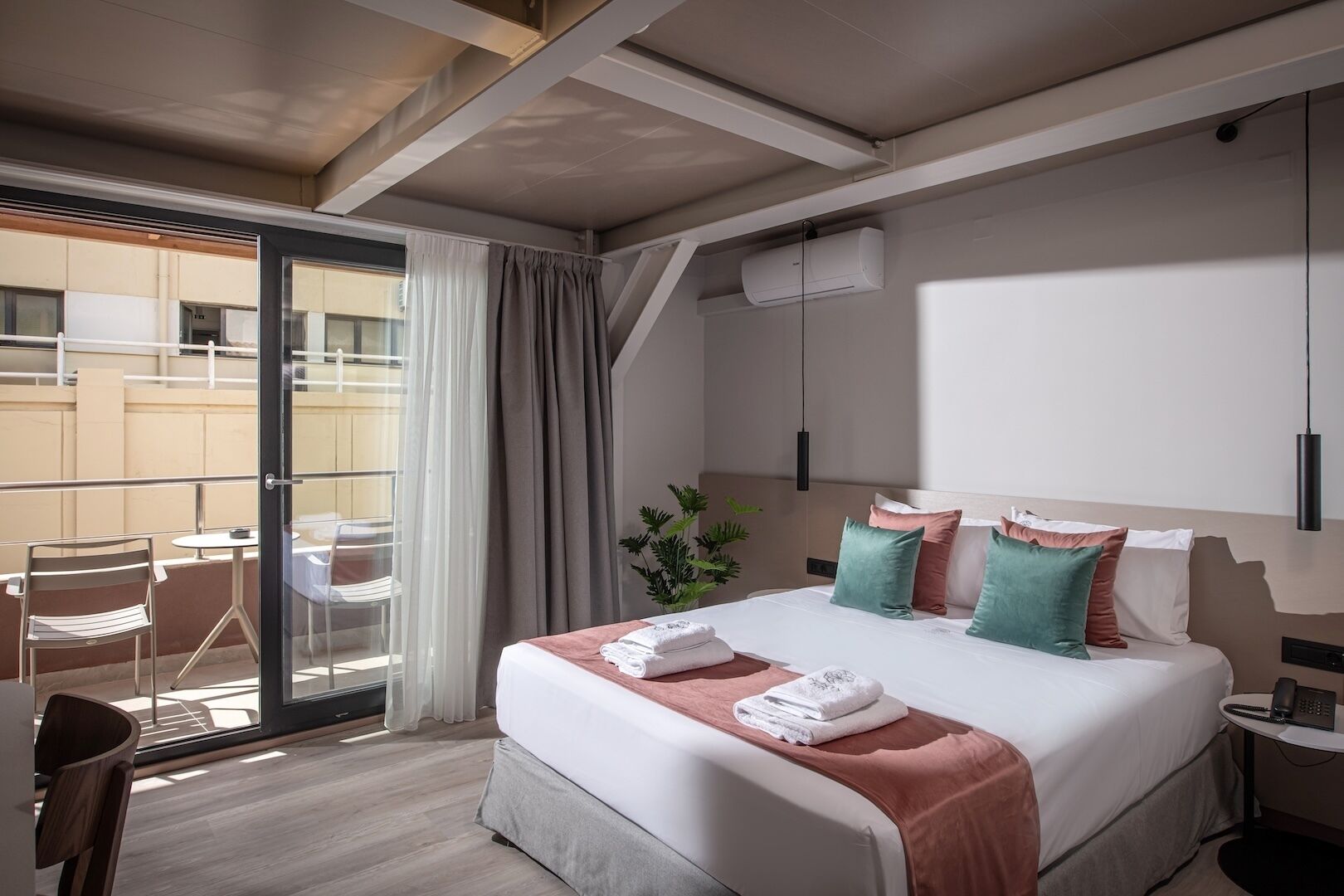 Basic Room, 1 Bedroom, Partial Sea View | Minibar, in-room safe, desk, soundproofing