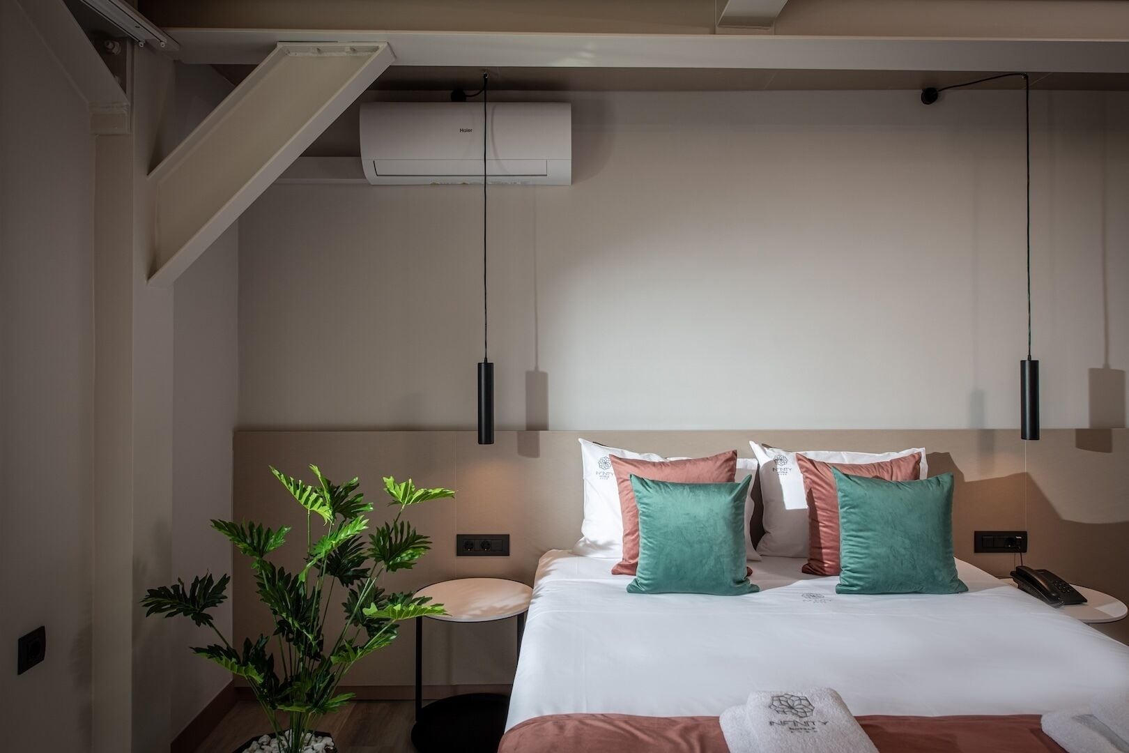 Minibar, coffres-forts dans les chambres, bureau, chambres insonorisées
