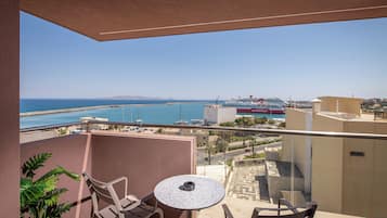 Suite junior, 1 cama de matrimonio, vistas al mar (Junior) | Terraza o patio