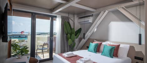 Junior-Suite, 1 Queen-Bett, Meerblick (Junior) | Minibar, Zimmersafe, Schreibtisch, schallisolierte Zimmer