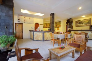 Breakfast, lunch and dinner served - Uma Sari Cottage (Ubud)