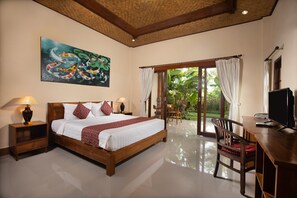 In-room safe, desk, blackout drapes, free WiFi - Uma Sari Cottage (Ubud)