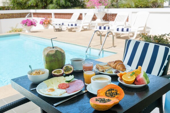 Daily buffet breakfast (GYD 14 per person)