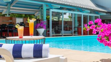 Bar junto a la alberca