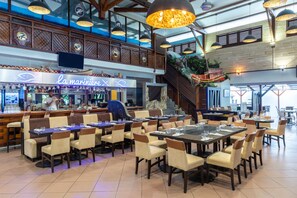 Lunch and dinner served