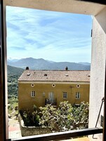 Vista a la montaña