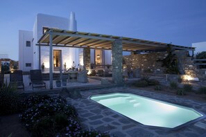 Grand villa, 4 slaapkamers | Geluiddichte muren, een strijkplank/strijkijzer, gratis babybedden