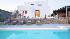 Outdoor pool - Alfa Luxury Villas (Paros)