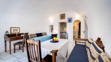 Family Villa, Sea View | Living area | Books