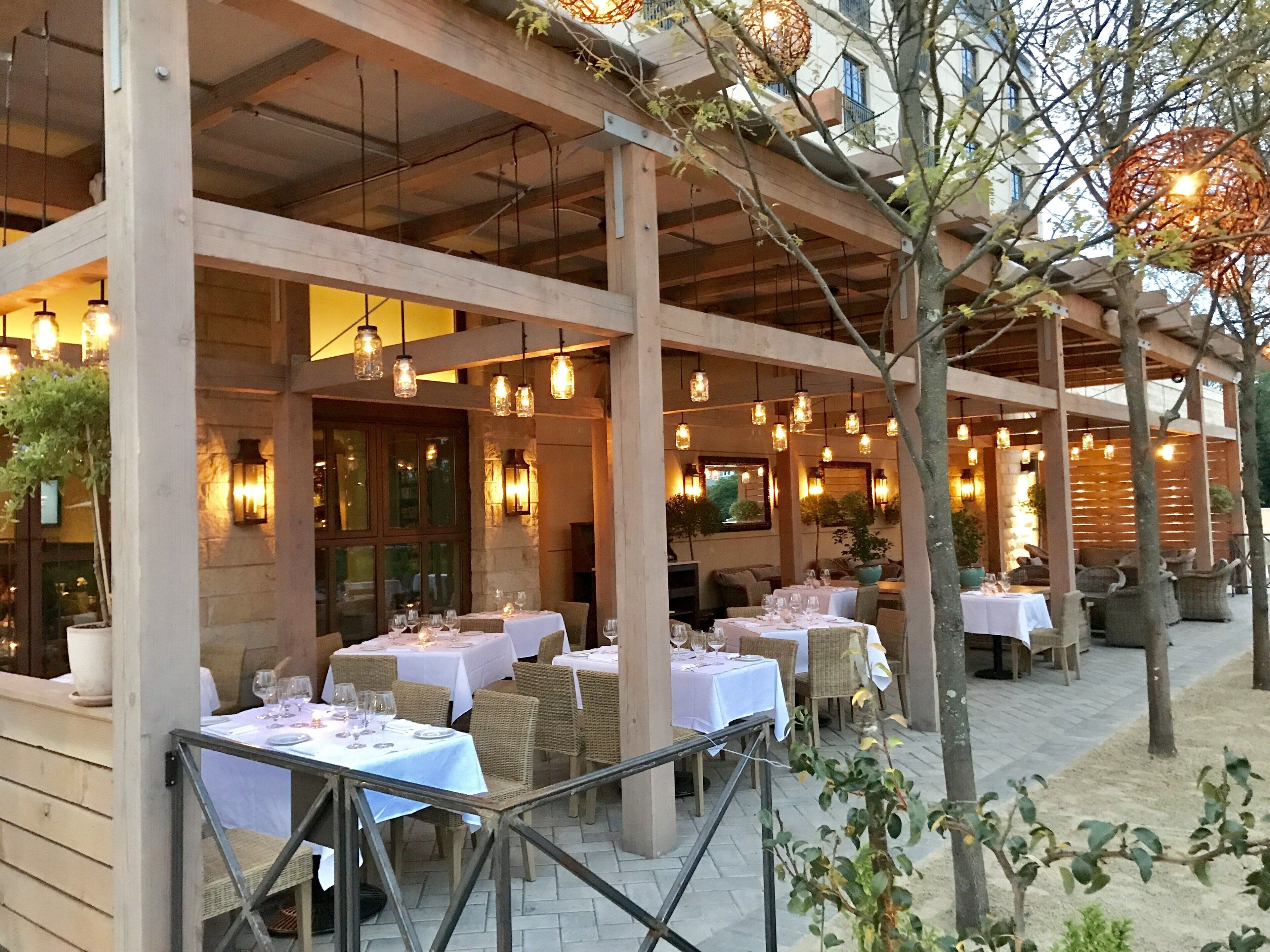 lunch and dinner served