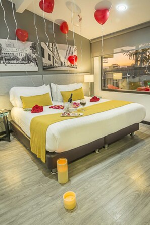Premium bedding, in-room safe, desk, blackout drapes