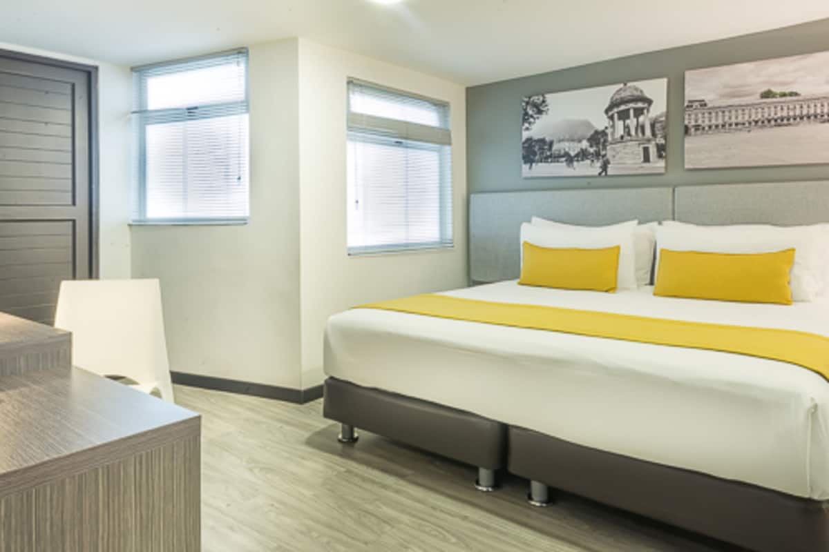 Premium bedding, in-room safe, desk, blackout drapes
