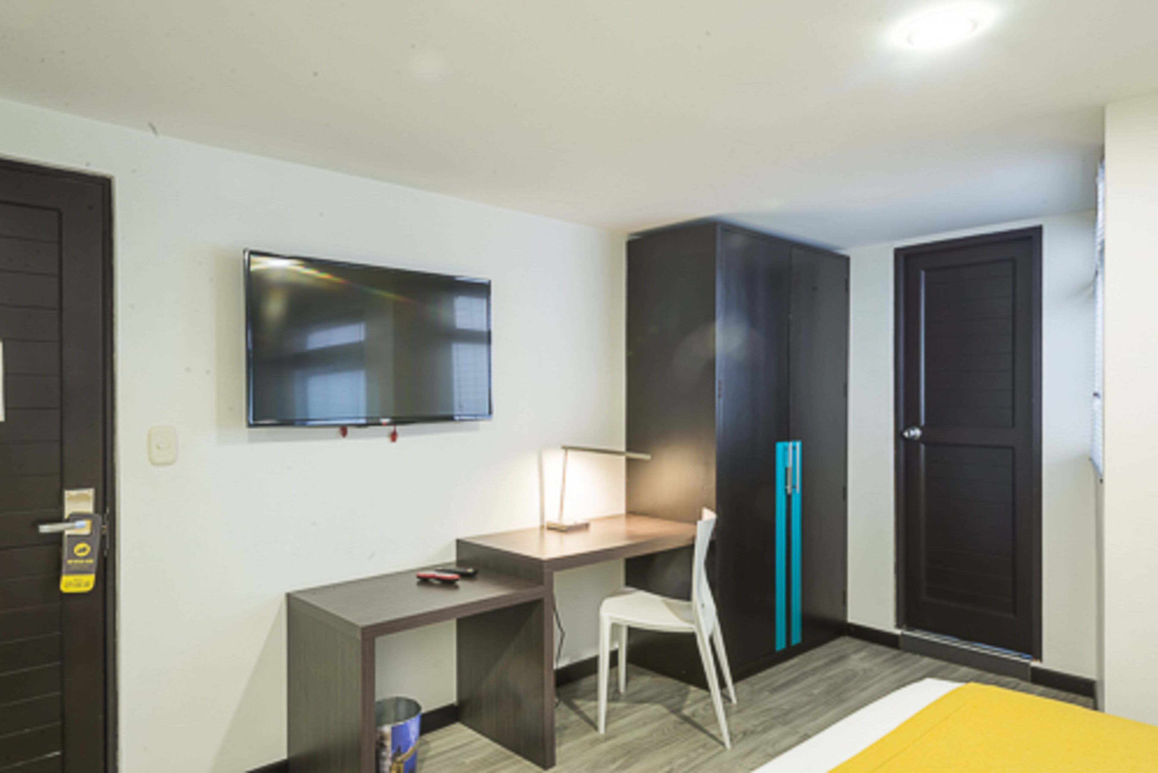 in-room business centre