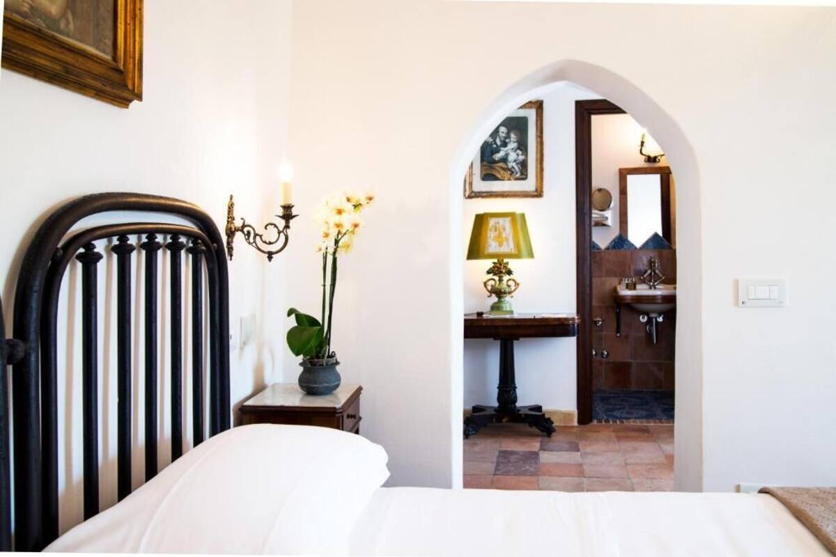 Premium bedding, down duvets, minibar, in-room safe
