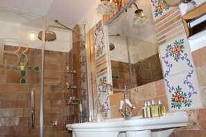 Economy Single Room, Non Smoking | Bathroom | Shower, rainfall showerhead, hair dryer, slippers - Badia Santa Maria de Olearia (Maiori)
