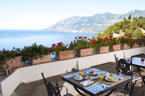 Free daily buffet breakfast  - Badia Santa Maria de Olearia (Maiori)
