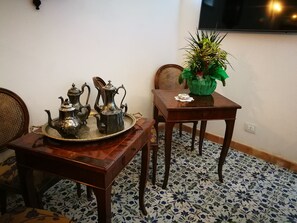 Lobby sitting area - Badia Santa Maria de Olearia (Maiori)