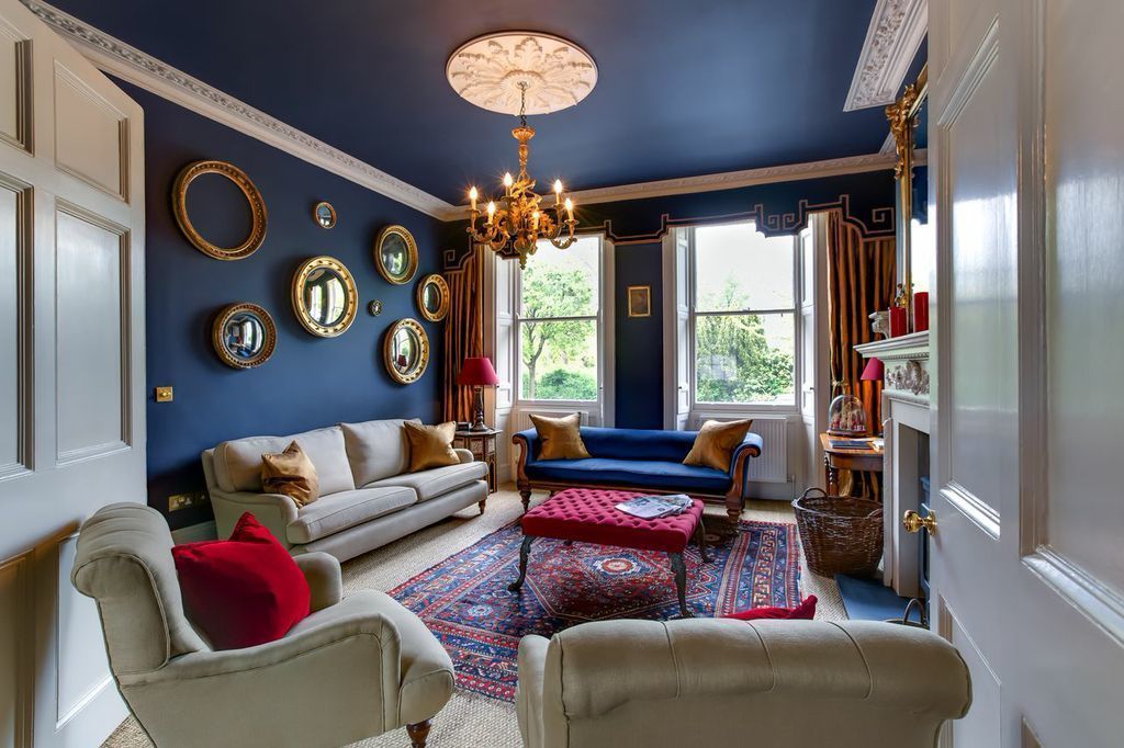 Télévision à écran plat, lecteur de DVD, station d'accueil iPod