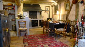 Superior-Dreibettzimmer, Nichtraucher (Odilon Redon) | Wohnbereich | Fernseher