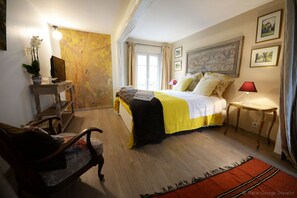 Superior Triple Room, Non Smoking (Odilon Redon) | Individually decorated, individually furnished, blackout curtains