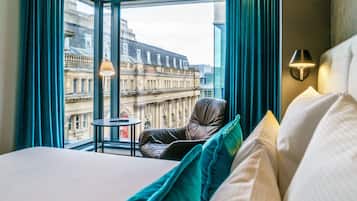 Phòng tiện nghi đơn giản (with king- or queensize bed and view) | Bộ trải giường bằng vải cotton Ai Cập, bộ đồ giường cao cấp