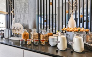 Desayuno buffet todos los días (con cargo) 