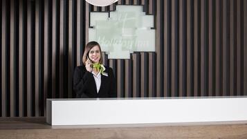 ฝ่ายต้อนรับ