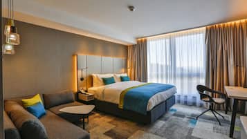 Safe på rommet, skrivebord og skrivebord for bærbar PC