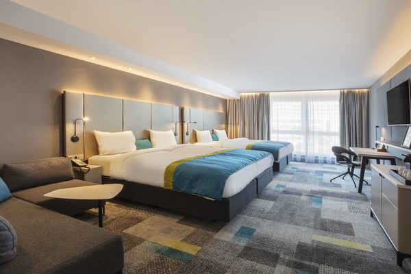 Standard Room, 1 King Bed with Sofa bed | In-room safe, desk, laptop workspace, blackout drapes