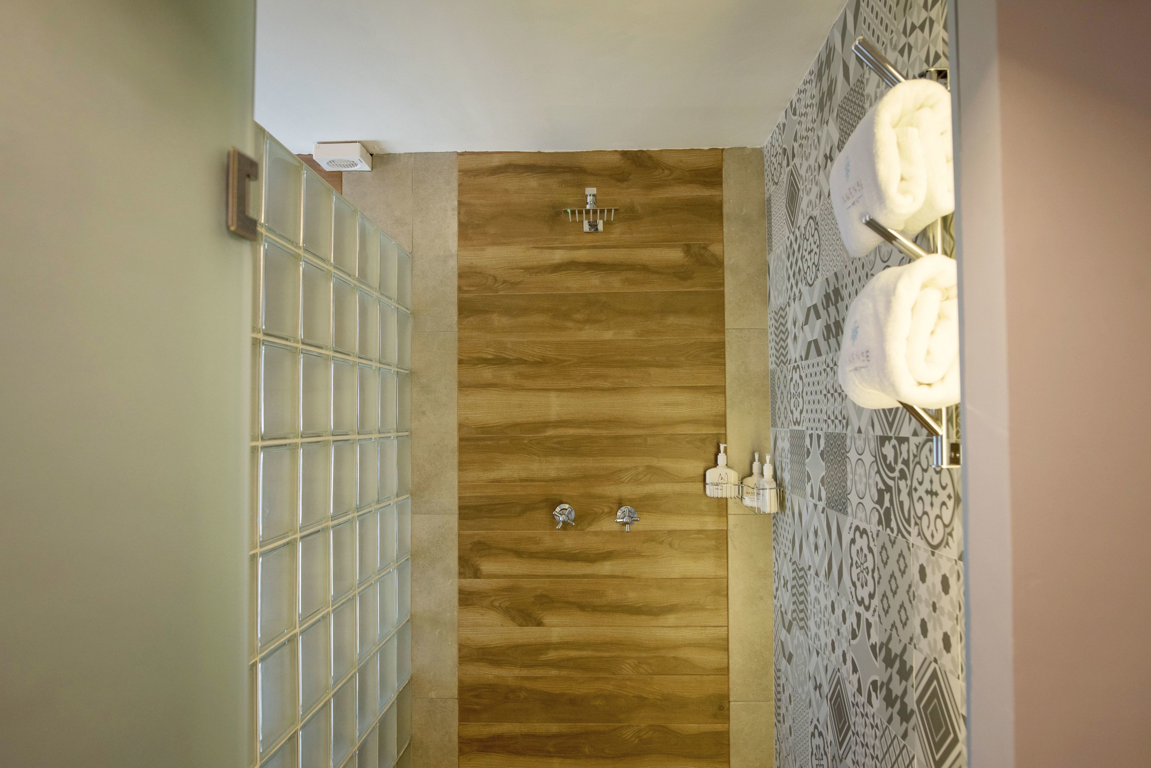 junior suite | bathroom | shower, rainfall showerhead, free toiletries, hair dryer