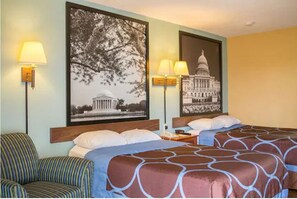 Desk, laptop workspace, blackout curtains, free WiFi - Super 8 by Wyndham Alexandria/Washington D.C. Area (Alexandria)