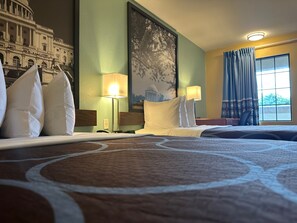Desk, laptop workspace, blackout curtains, free WiFi - Super 8 by Wyndham Alexandria/Washington D.C. Area (Alexandria)