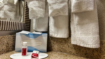 Combined shower/bathtub, free toiletries, towels, soap