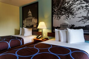 Desk, laptop workspace, blackout curtains, free WiFi - Super 8 by Wyndham Alexandria/Washington D.C. Area (Alexandria)