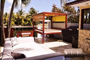 Lake - 2 Bedroom Homes in North Miami by TMG (North Miami)