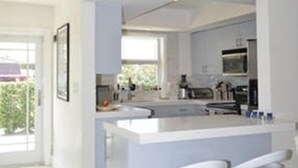 Bar (on property) - 2 Bedroom Homes in North Miami by TMG (North Miami)