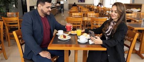 Se sirven desayunos, almuerzos y cenas